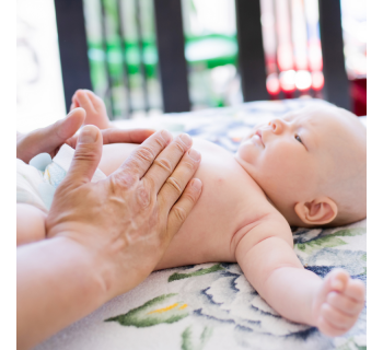 Taller de masaje infantil para familias en Móstoles