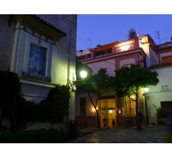Ruta nocturna por el barrio de Santa Cruz de Sevilla